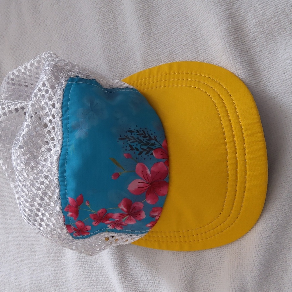 Unique Plumaria print foldable mesh cap